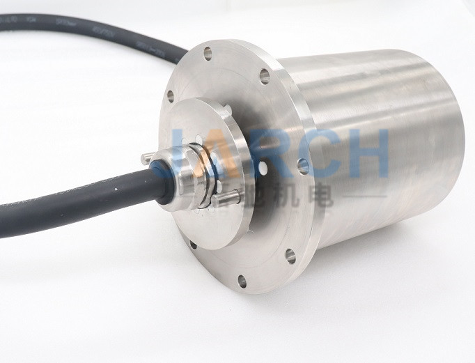 What is the difference between a slip ring and a split ring?
