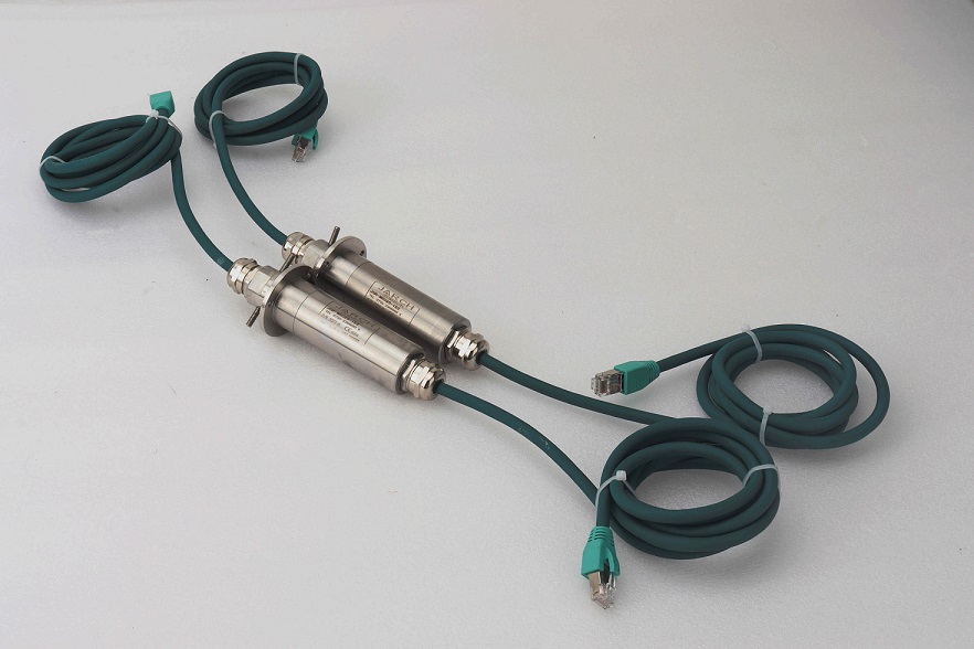 What kinds of signals can transmit by conductive slip rings?